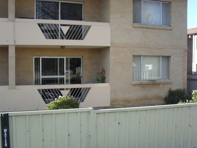 1/2 Albion  Street, Goulburn NSW 2580