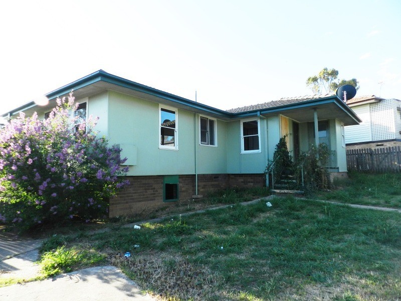 13 Caoura  Crescent, Goulburn NSW 2580