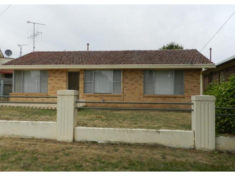11 Robertson  Street, Crookwell NSW 2583