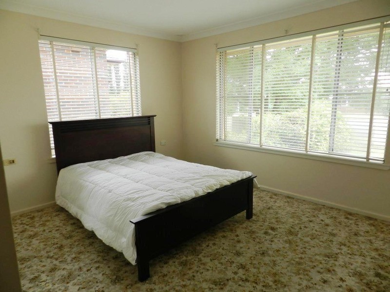 11 Robertson  Street, Crookwell NSW 2583