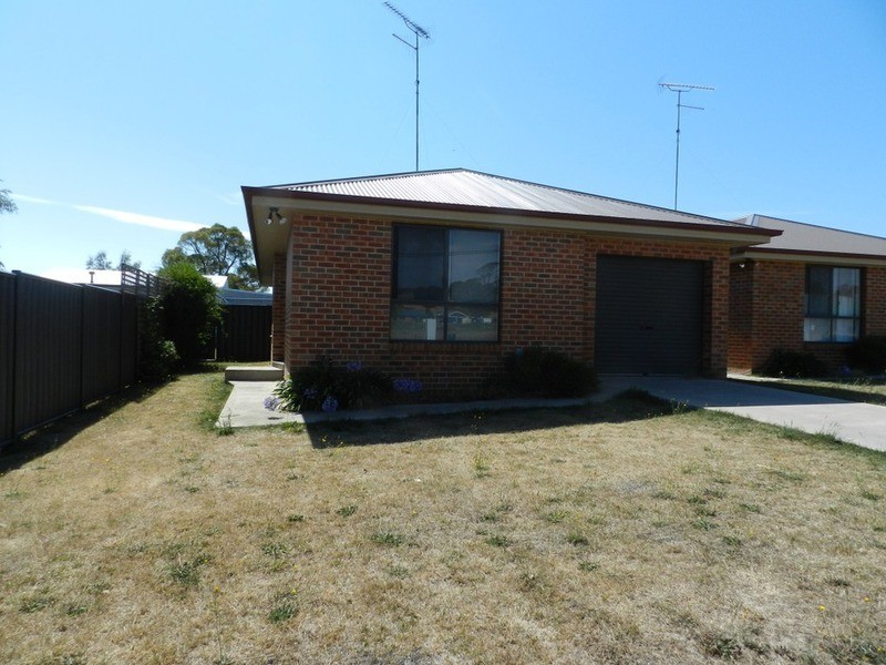 1/2 Holborrow Street, Crookwell NSW 2583
