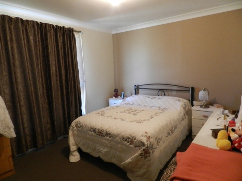 1/2 Holborrow Street, Crookwell NSW 2583