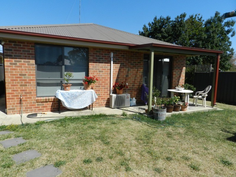 1/2 Holborrow Street, Crookwell NSW 2583