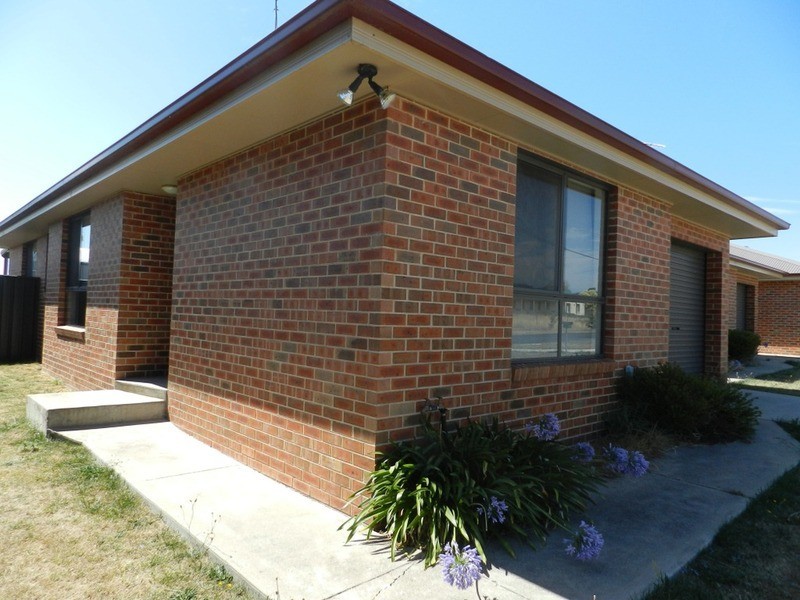 1/2 Holborrow Street, Crookwell NSW 2583
