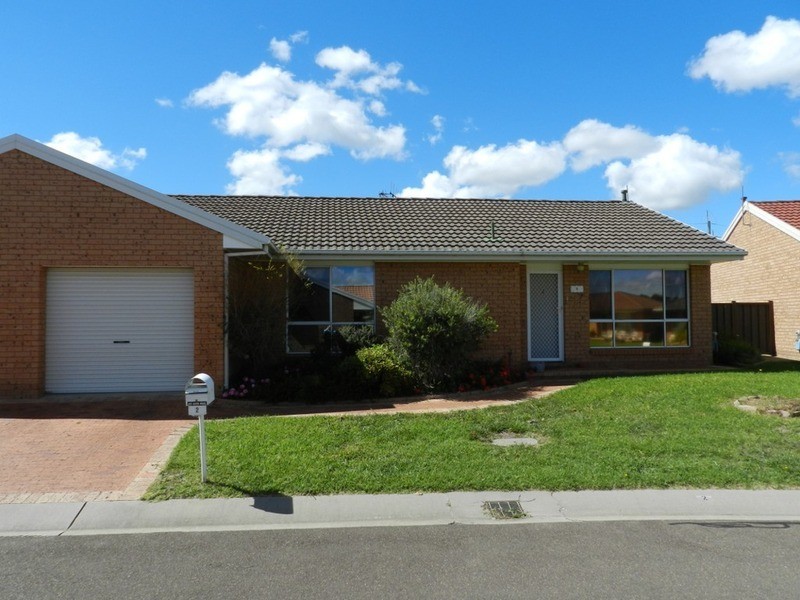 2 Parkside Place, Goulburn NSW 2580