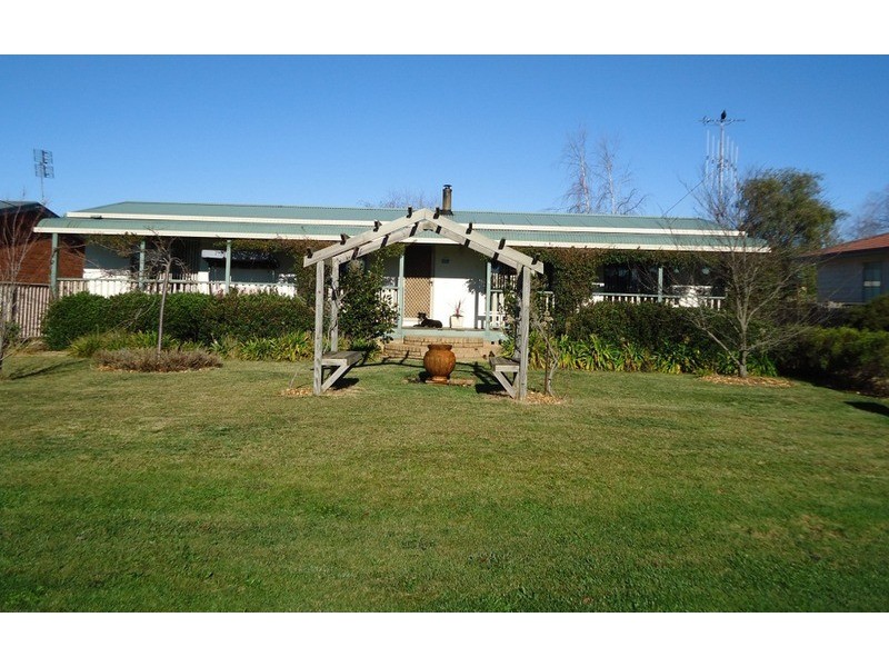 79 Wade Street, Crookwell NSW 2583