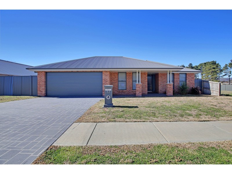 37 McGuire Drive, Goulburn NSW 2580
