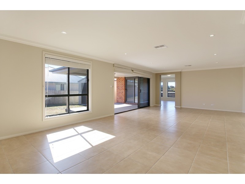 37 McGuire Drive, Goulburn NSW 2580