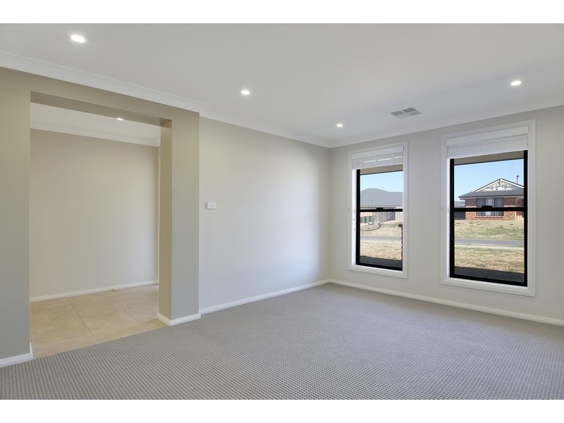 37 McGuire Drive, Goulburn NSW 2580