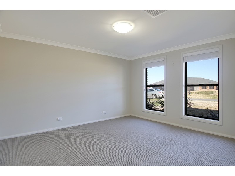 37 McGuire Drive, Goulburn NSW 2580