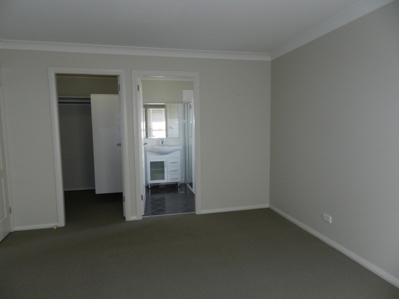 37 McGuire Drive, Goulburn NSW 2580