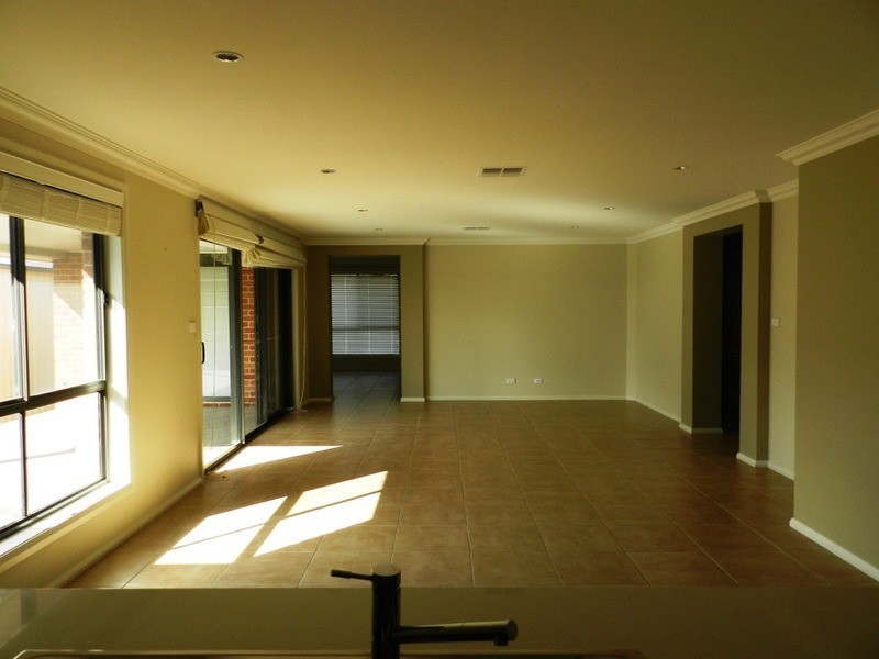 37 McGuire Drive, Goulburn NSW 2580