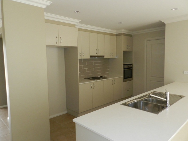 37 McGuire Drive, Goulburn NSW 2580