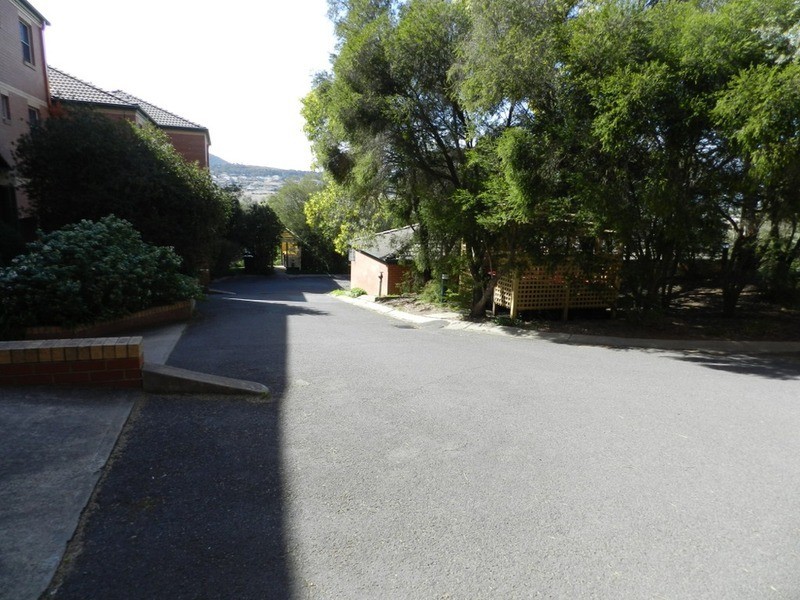 2/33 Ottiwell Street, Goulburn NSW 2580