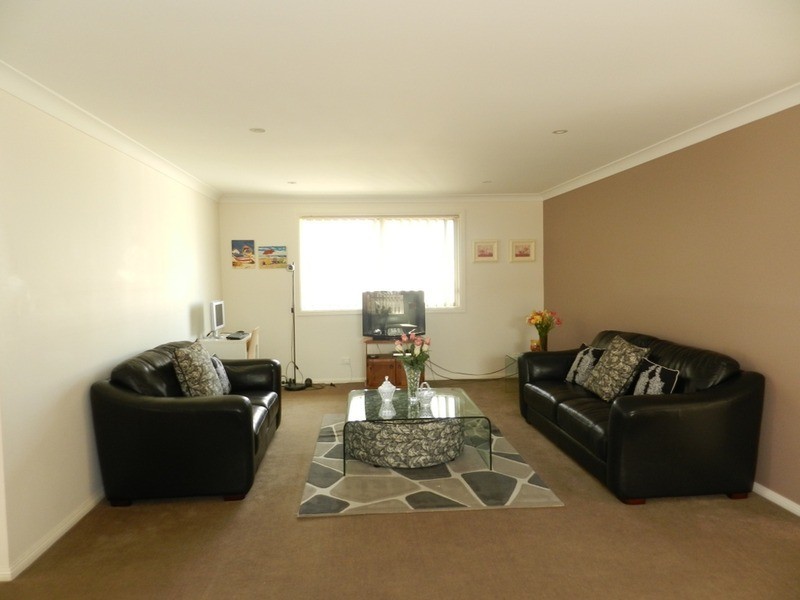 10 Barry Crescent, Goulburn NSW 2580