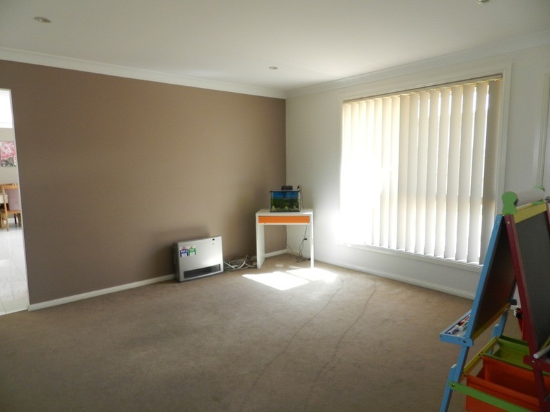 10 Barry Crescent, Goulburn NSW 2580