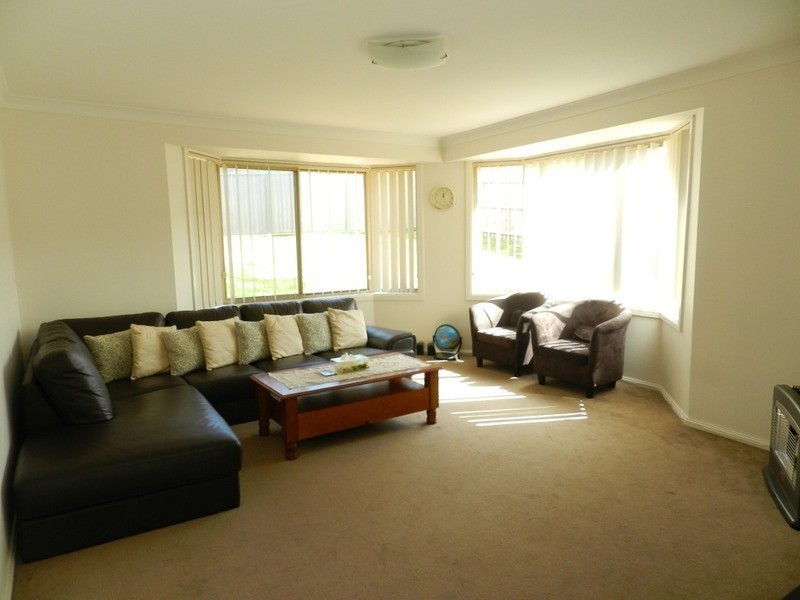 10 Barry Crescent, Goulburn NSW 2580