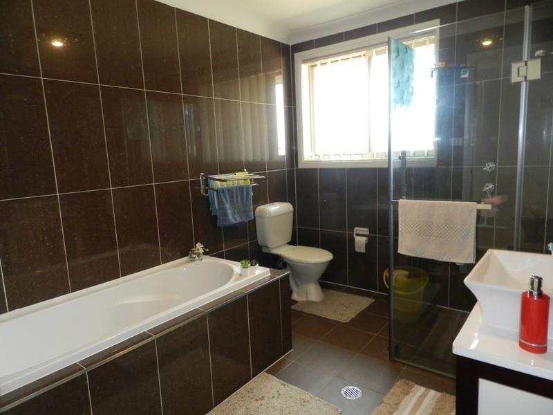 10 Barry Crescent, Goulburn NSW 2580