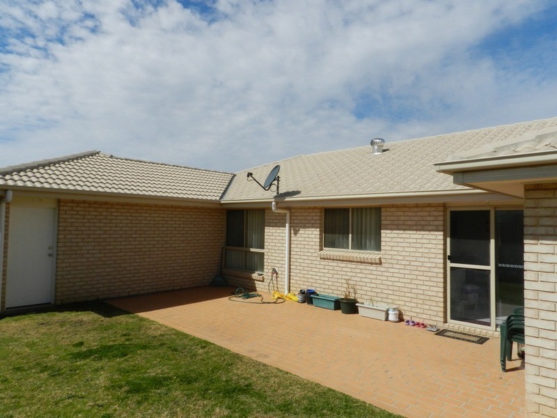10 Barry Crescent, Goulburn NSW 2580