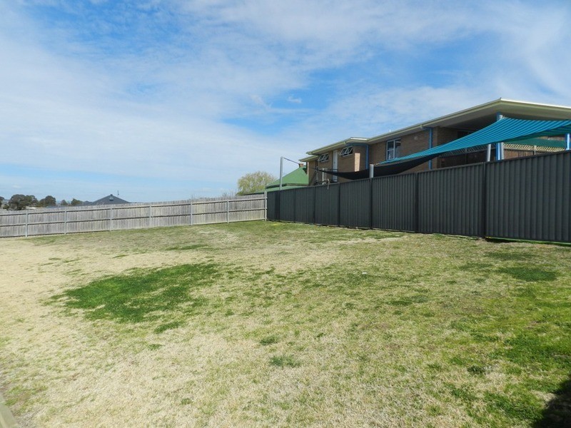 10 Barry Crescent, Goulburn NSW 2580