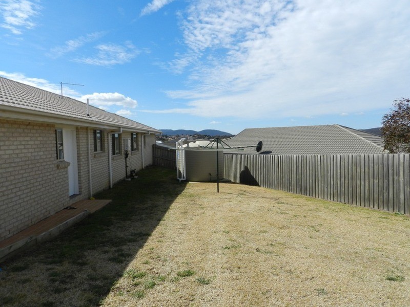 10 Barry Crescent, Goulburn NSW 2580