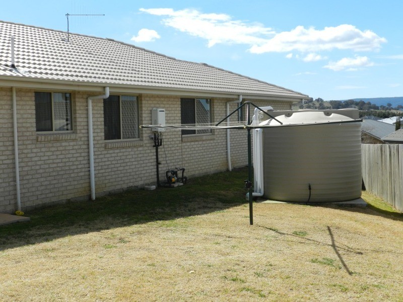 10 Barry Crescent, Goulburn NSW 2580