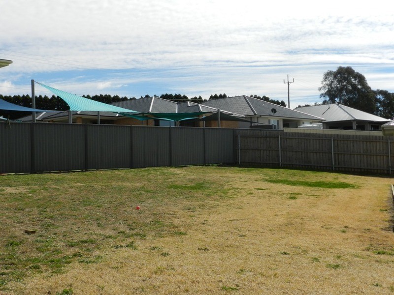 10 Barry Crescent, Goulburn NSW 2580