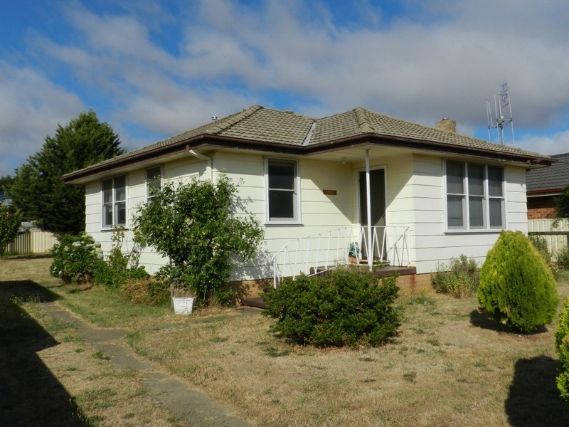 87 Wade  Street, Crookwell NSW 2583