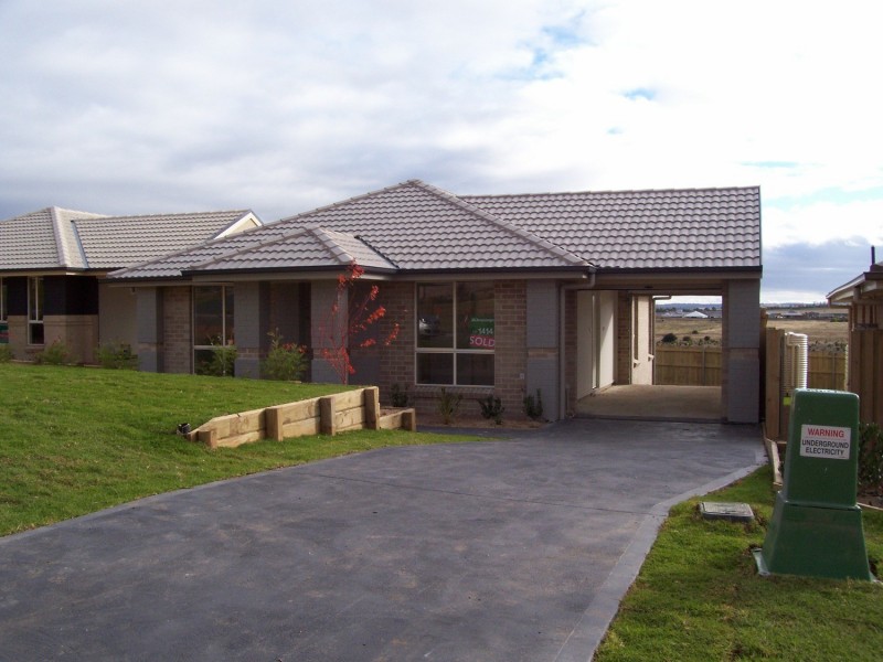 6 Stombuco Place, Goulburn NSW 2580