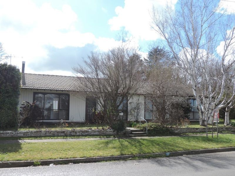 2 Crown  Street, Crookwell NSW 2583