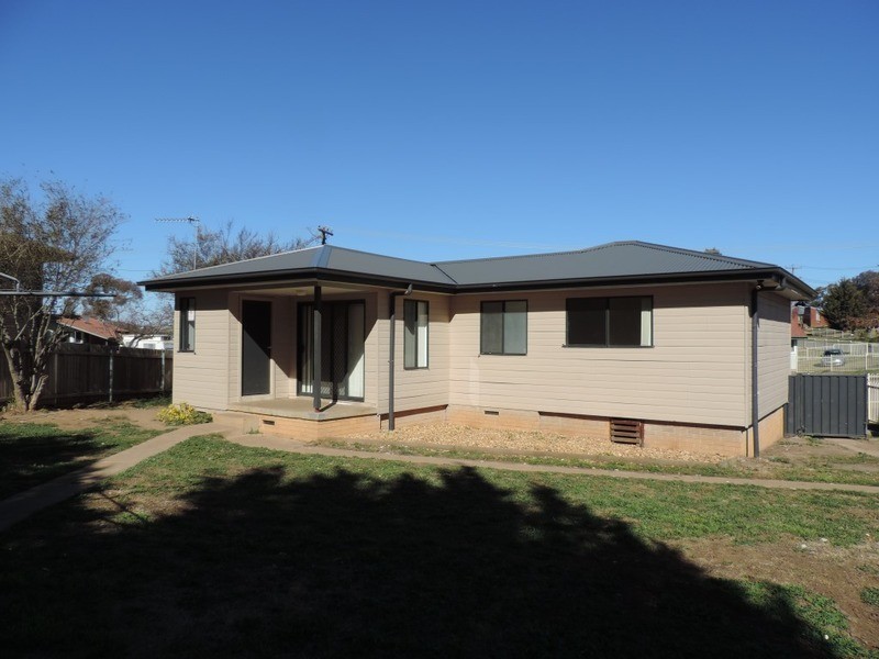4 Caoura Crescent, Goulburn NSW 2580