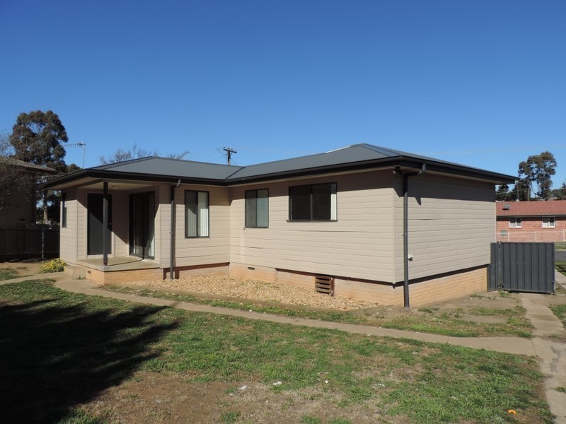 4 Caoura Crescent, Goulburn NSW 2580