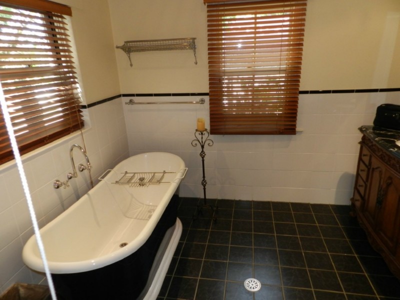 “Grathawai” 5994 Oberon Road, Taralga NSW 2580