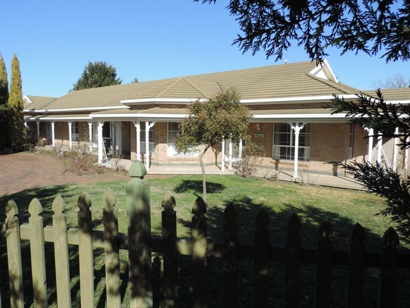 4 Oakwood Avenue, Goulburn NSW 2580