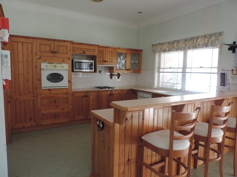 4 Oakwood Avenue, Goulburn NSW 2580