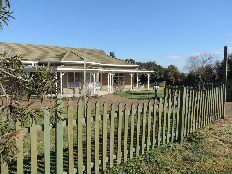 4 Oakwood Avenue, Goulburn NSW 2580