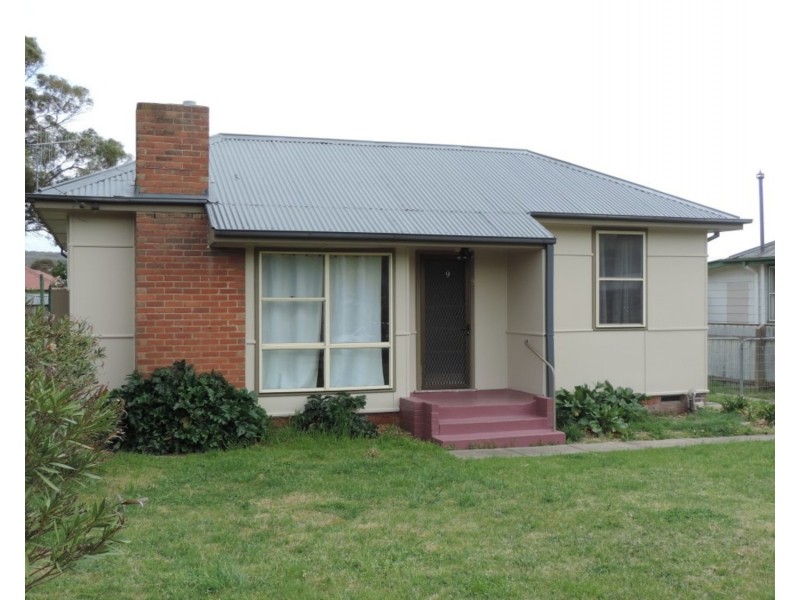 9 Darcy Crescent, Goulburn NSW 2580