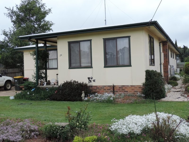 24 Brooklands Street, Crookwell NSW 2583