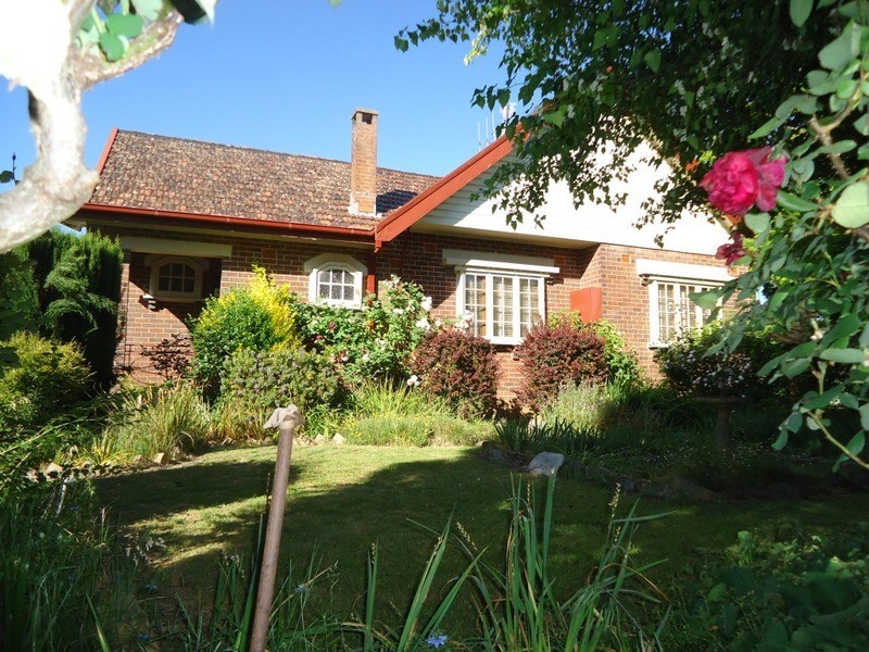 19 Robertson Street, Crookwell NSW 2583