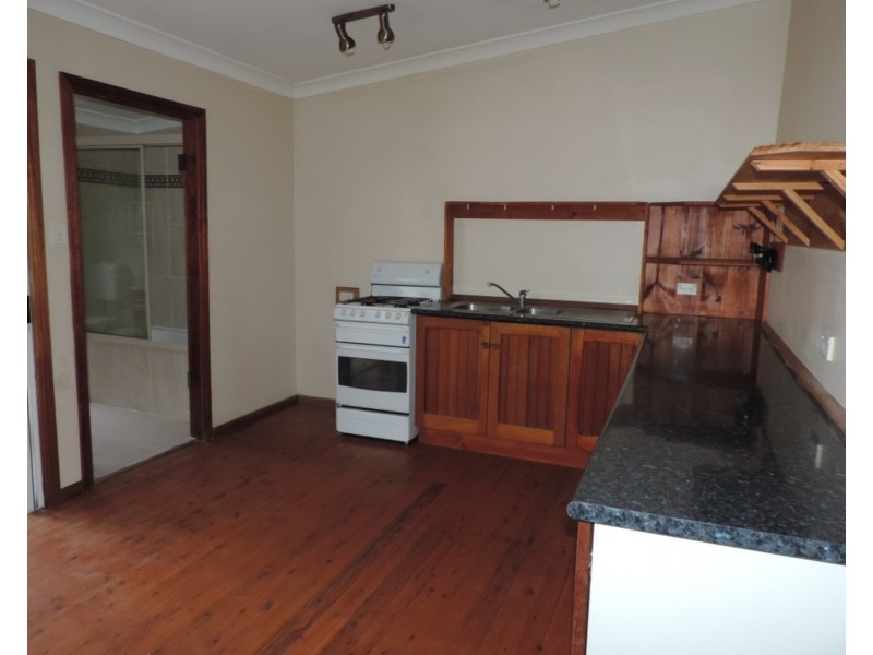 8 Lithgow Street, Goulburn NSW 2580
