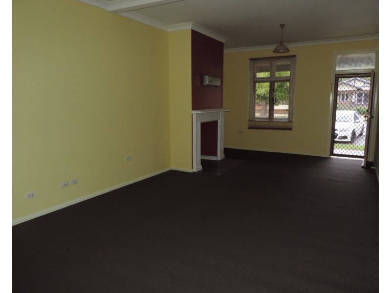 8 Lithgow Street, Goulburn NSW 2580