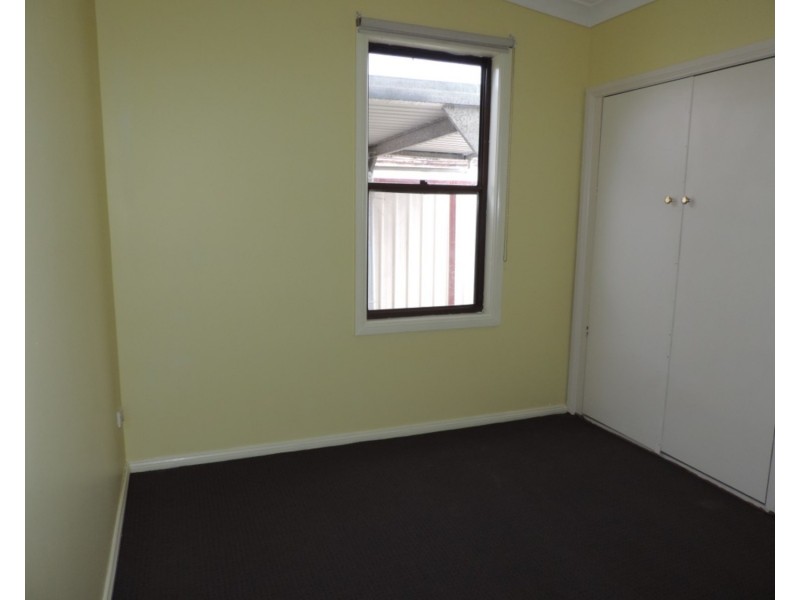 8 Lithgow Street, Goulburn NSW 2580
