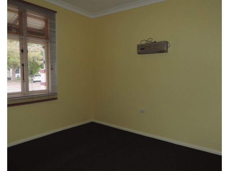 8 Lithgow Street, Goulburn NSW 2580