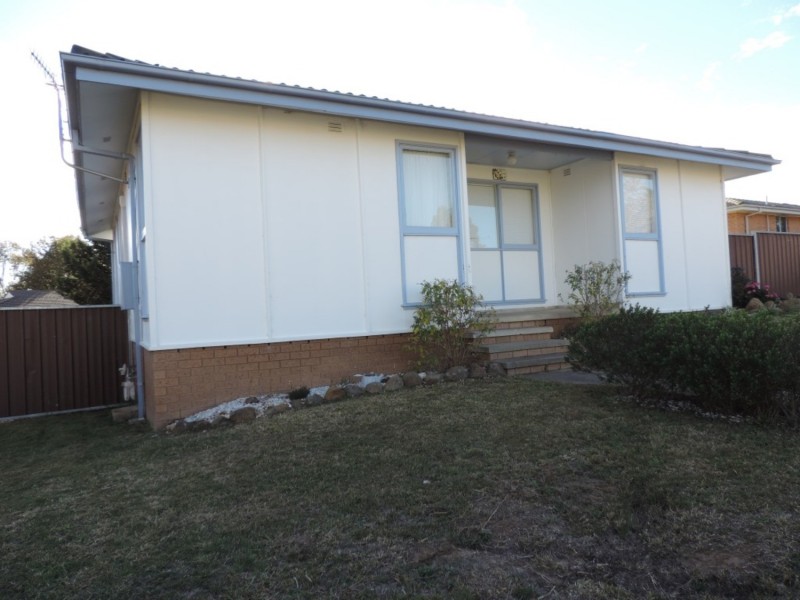 3 Strathallen Crescent, Goulburn NSW 2580