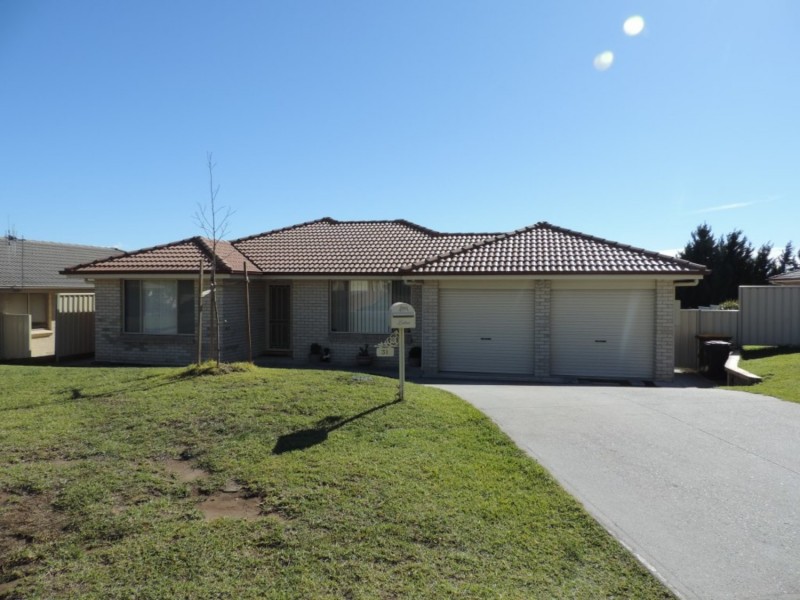 31 Crestwood Drive, Goulburn NSW 2580