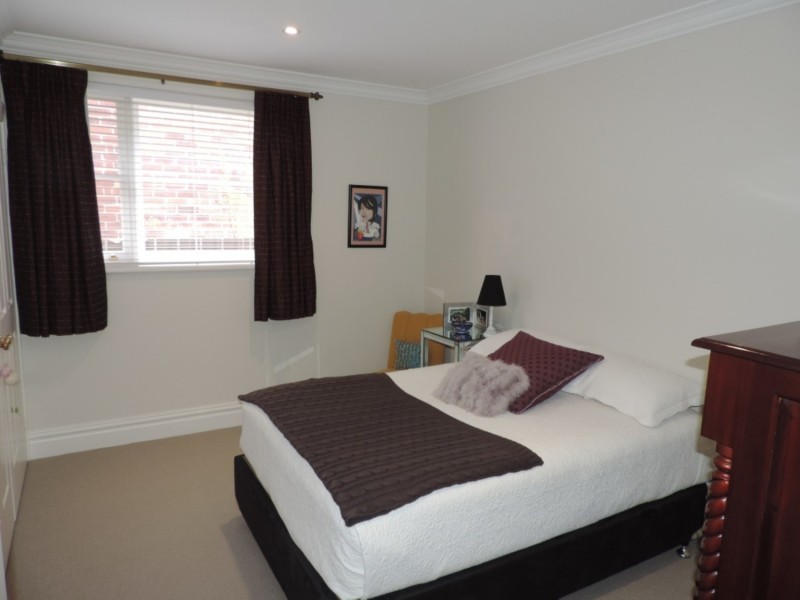 11 Hurst Street, Goulburn NSW 2580