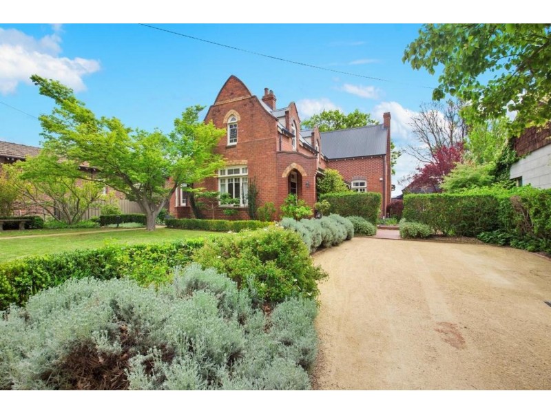 11 Hurst Street, Goulburn NSW 2580