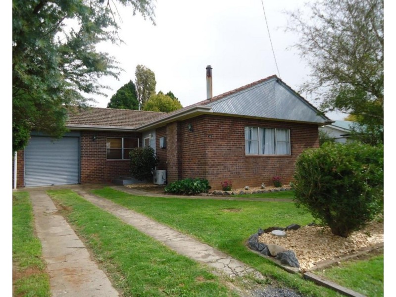 9 Stephenson Street, Crookwell NSW 2583