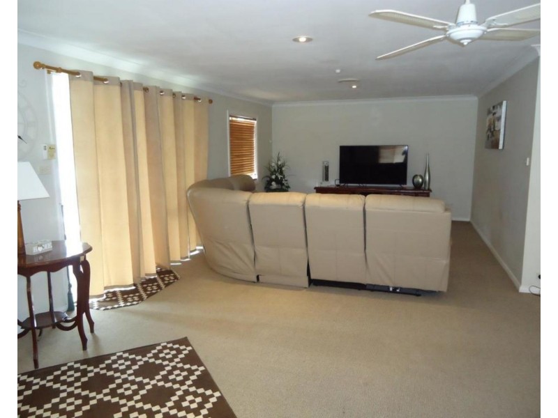 6 Robertson Street, Crookwell NSW 2583