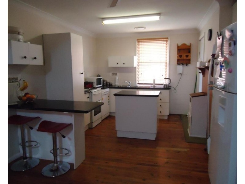 6 Robertson Street, Crookwell NSW 2583